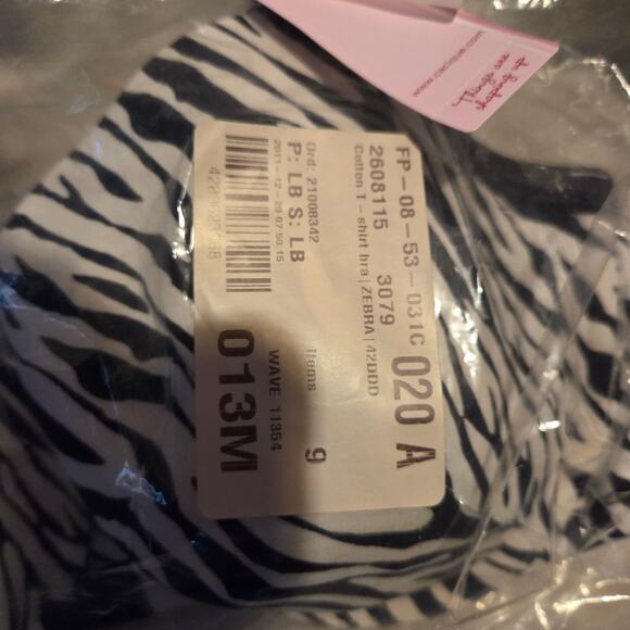 brand new Cacique zebra striped t-shirt material bra 42DDD - Picture 2 of 4